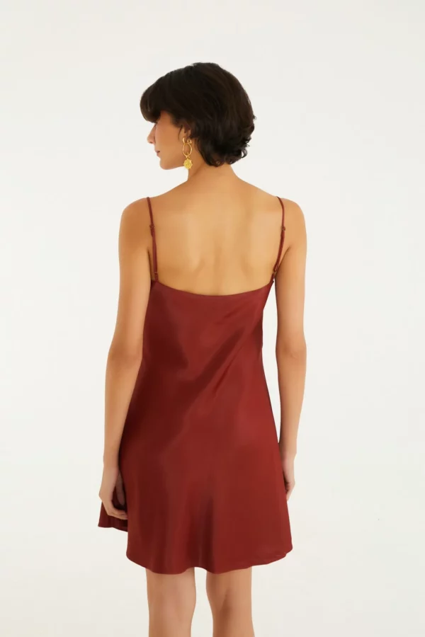 Farm Vestido Curto Alcinhas Cetim Marrom - Imagem 4