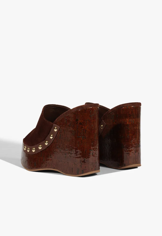 Schutz Sandália Anabela Camurça Cortiça Tachas Marrom - Imagem 4