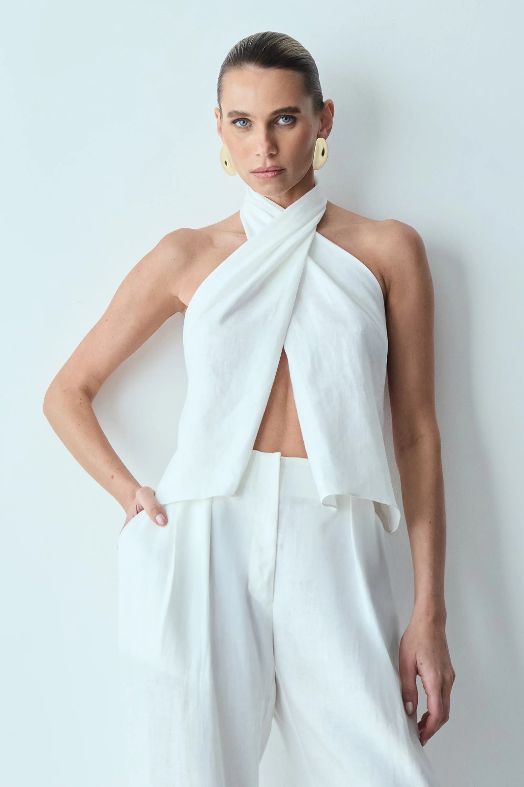 Zen BLUSA TORÇÃO HALTER EM LINHO BRANCO - Imagem 3